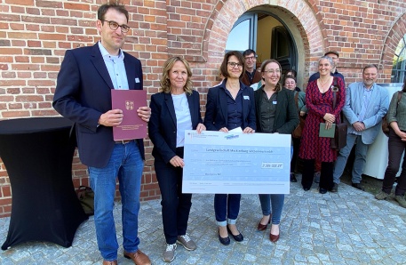 Übergabe der Fördermittelbescheide Übergabe der Fördermittelbescheide