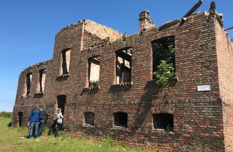 1 Ruine vor dem Ausbau 1 Ruine vor dem Ausbau