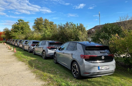 Elektroautos der Landgesellschaft PV Anlagen für Elektromobilität