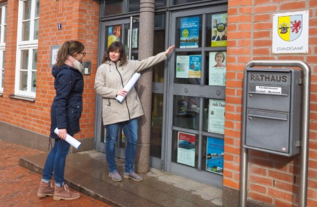 Plakate werden in Gadebusch verteilt 2 Plakate werden in Gadebusch verteilt