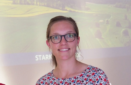 Projektleiterin Carolin Klatt bei der Abschlussveranstaltung Projektleiterin Carolin Klatt bei der Abschlussveranstaltung