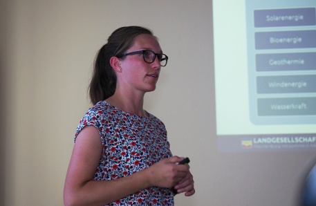 Projektleiterin Carolin Klatt bei der Abschlussveranstaltung Projektleiterin Carolin Klatt bei der Abschlussveranstaltung