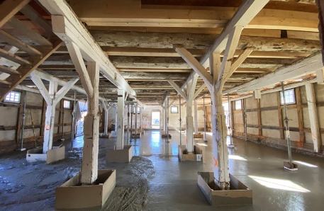 Gießen des Betonbodens 2 Gießen des Betonbodens 2