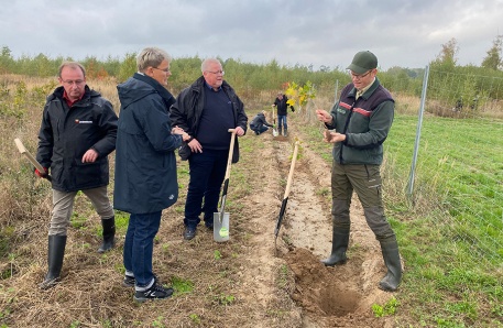 Pflanzaktion LGMV Klimawald Land Fleesensee