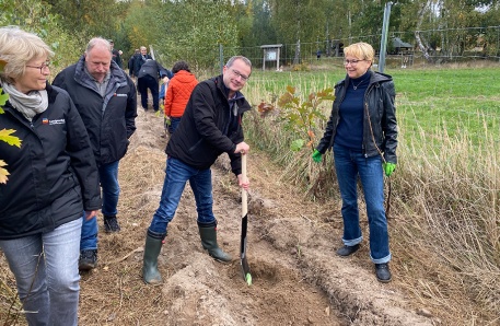 Pflanzaktion LGMV Klimawald Land Fleesensee
