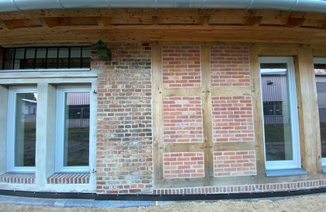 Behutsam sanierte Außenwand Behutsam sanierte Außenwand