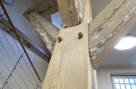 Behutsam sanierte Holzständer Behutsam sanierte Holzständer
