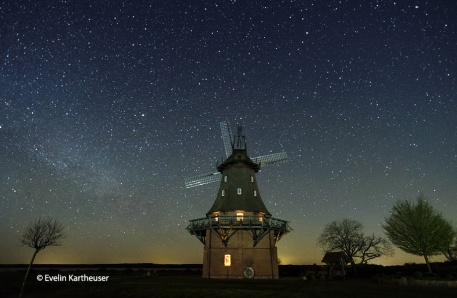 10 Nachthimmel im Sternenpark mit Goldberger Mühle ©Evelin Kartheuser 10 Nachthimmel im Sternenpark mit Goldberger Mühle ©Evelin Kartheuser