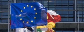EU Fahnen © Fotolia Nr. 7623927