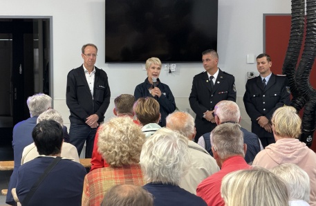 Feierliche Übergabe Feuerwehrgebäude Lenschow Feierliche Übergabe Feuerwehrgebäude Lenschow