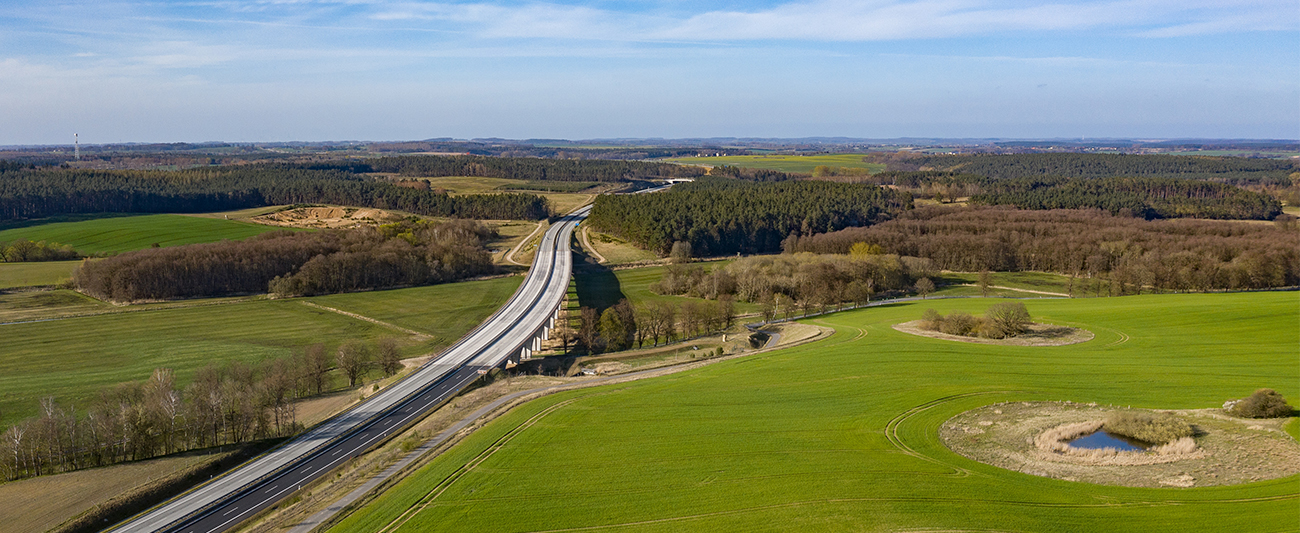 Luftbild Autobahn und Felder in MV © LGMV