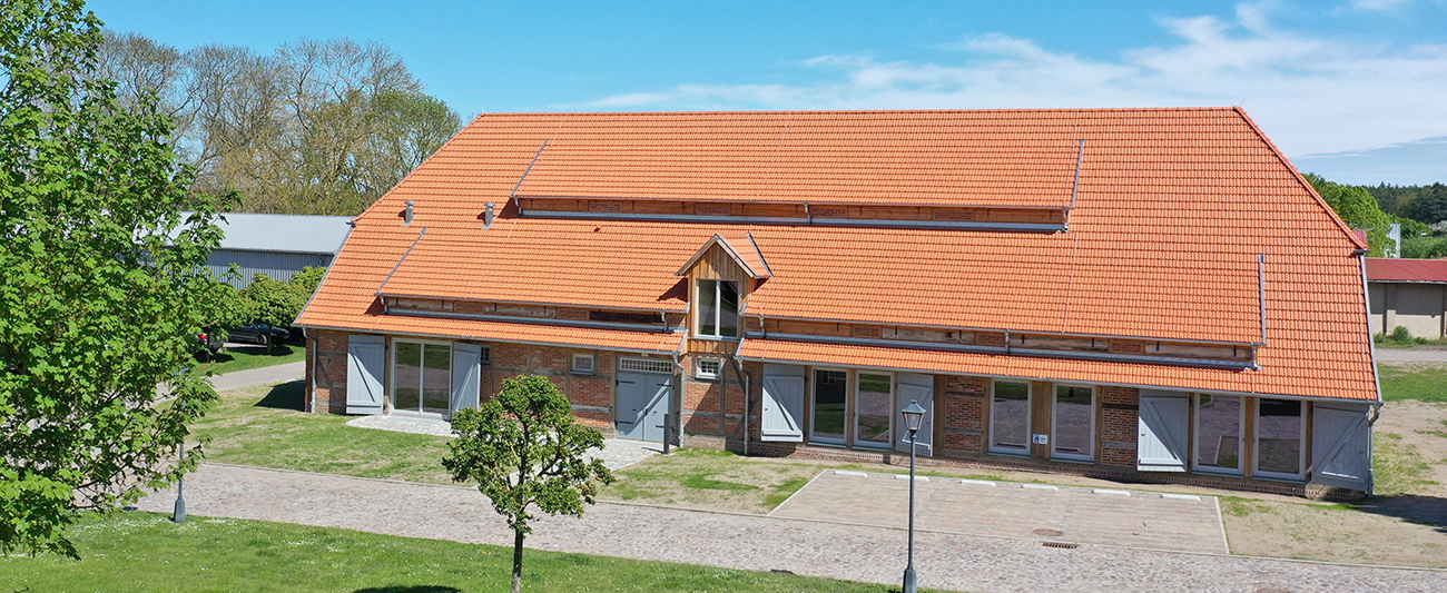 Bühne Luftbild Gutshausensemble Gülzow 3 © LGMV Luftbild Gutshausensemble Gülzow © LGMV