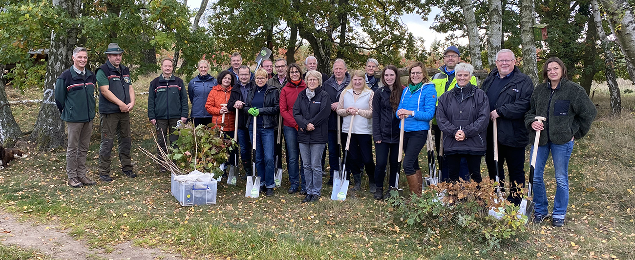 Pflanzaktion LGMV Klimawald Land Fleesensee 1c 