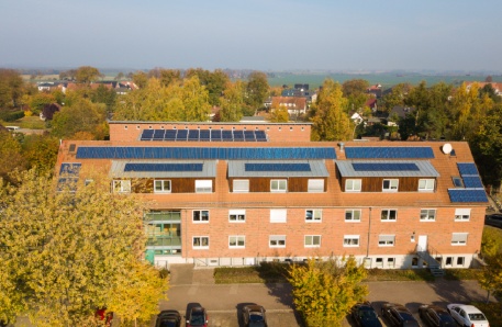 Leezen Bürogebäude mit Solaranlage